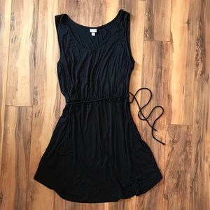 Black sleeveless dress